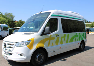 Rufbus von der Beifahrerseite aus fotografiert